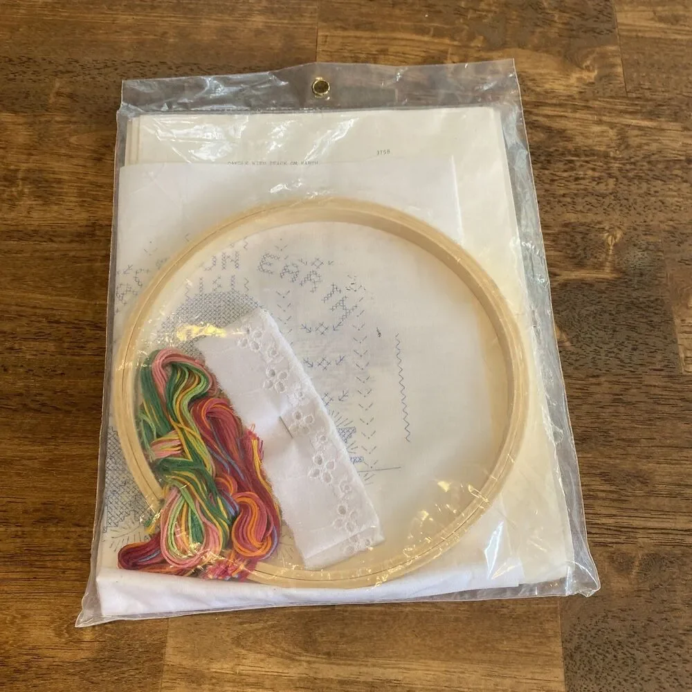 Vintage Cross Stitch Hoop Christmas PEACE ON EARTH Candle Poinsettia NEW NOS ‘86